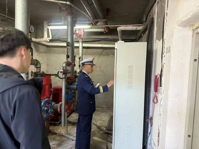 国庆我在岗 | 黑河市消防救援支队嫩江大队深入人员密集场所开展消防设施专项检查